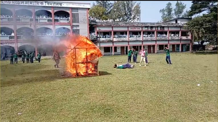 নেছারাবাদে অগ্নিনির্বাপণ মহড়া, আগুন নেভানোর কৌশল প্রদর্শন