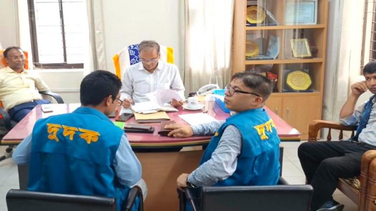 পিরোজপুর সদর হাসপাতালে ডেঙ্গু রোগীদের খাবার না দেওয়ার অভিযোগের সত্যতা পেল দুদক