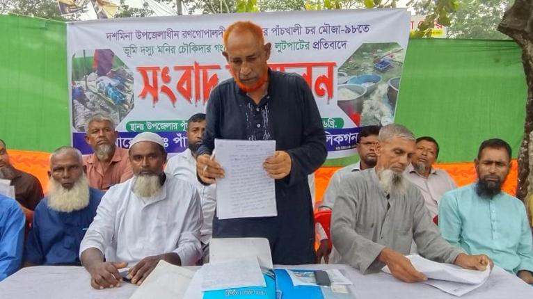দশমিনায় জমি চাষে বাধা ও হামলার অভিযোগ