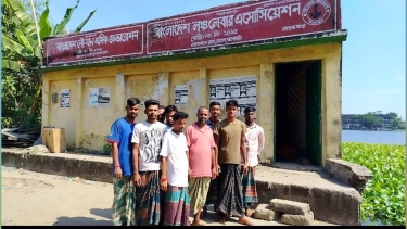 সুন্দরবনে কয়লাবোঝাই জাহাজ ডুবি, বাঘের গর্জনের মধ্যে বাঁচলেন ১১ নাবিক