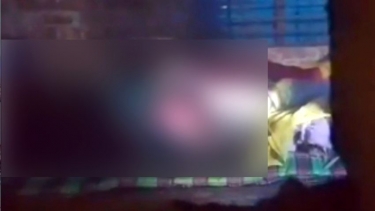 ঘর থেকে দুর্গন্ধ, দরজা ভেঙে বিছানায় মিলল বৃদ্ধের অর্ধগলিত মরদেহ