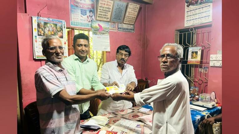 বাউফলের ৬৫ পূজামণ্ডপে বিএনপি নেতার অনুদান