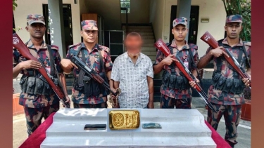বেনাপোল মহাসড়কে ২৪ লাখ টাকার স্বর্ণের বারসহ আটক ১
