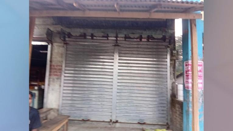 আমতলীতে মাদ্রাসার স্টলে তালা, আটকা ৫ লাখ টাকার পশু ও মাছের খাদ্য