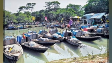 নিষেধাজ্ঞার মধ্যে খাদ্যসংকটে দশমিনার ২৭৭৫ জেলে