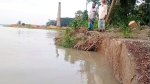 বরিশালে নদীভাঙনের থাবা, পাঁচ বছরে পাঁচবার ঘর সরিয়েছেন জয় হাজরা