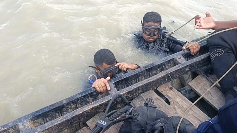 দুবলার চরে যাওয়ার পথে নদীতে পড়ে নিখোঁজ জেলে, দিনভর খুঁজেও মেলেনি সন্ধান