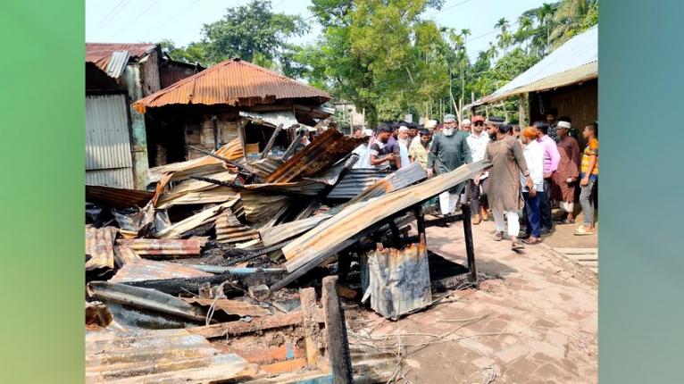 জিয়ানগরে আগুনে হোটেল পুড়ে ছাই, নাশকতার সন্দেহ মালিকের