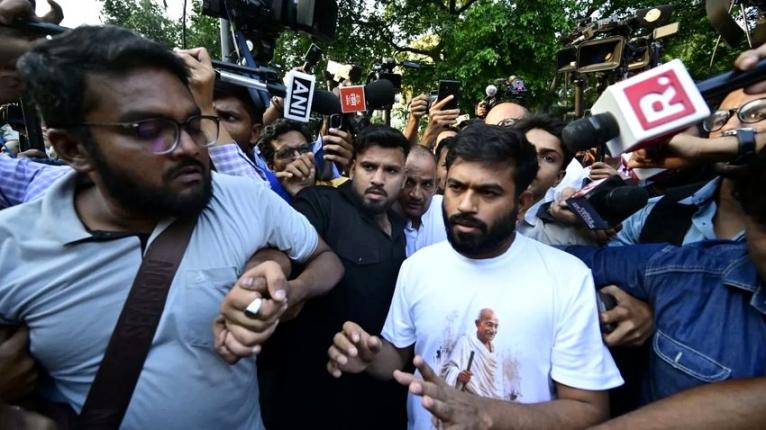 ভোটার তালিকা নিয়ে বিরোধী জোটের সমাবেশ, সমর্থন ককরোচের