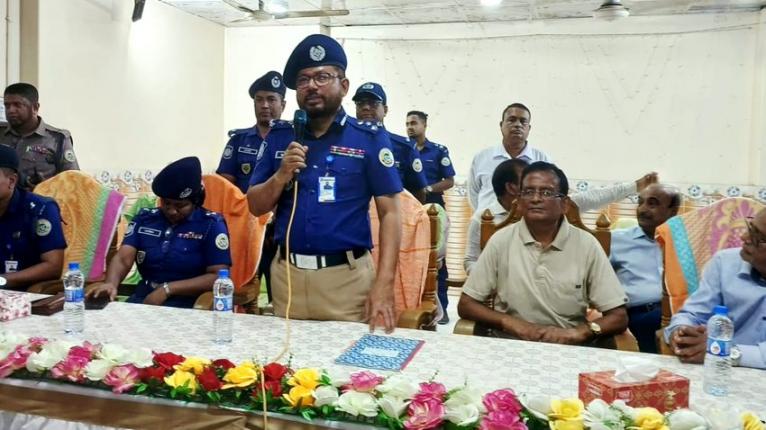 দুর্গাপূজার নিরাপত্তা দেখতে ঝালকাঠিতে ডিআইজি
