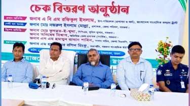 বরগুনায় ১৬ সাংবাদিক পেলেন ৮ লাখ টাকার অনুদান
