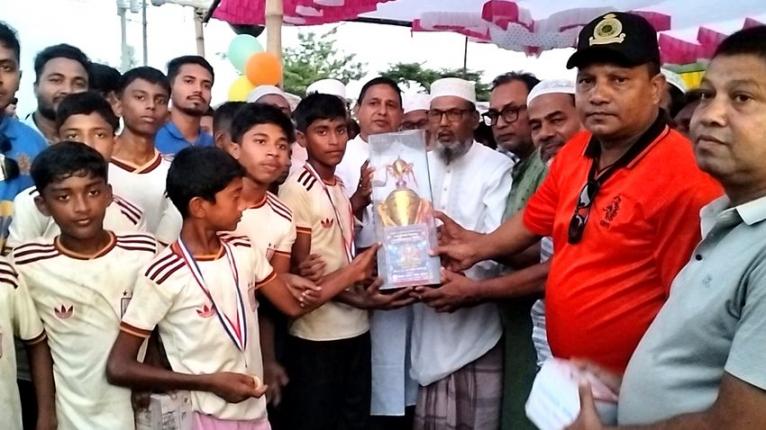 জয় হানজালা ফাইটার্সের, মাদকমুক্ত প্রজন্ম গড়তে কলাপাড়ায় ফুটবল টুর্নামেন্ট