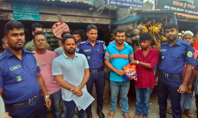ভান্ডারিয়ায় নকল ফুল এস্কেল ডিটারজেন্ট বিক্রি, জরিমানা ও পিকআপ জব্দ