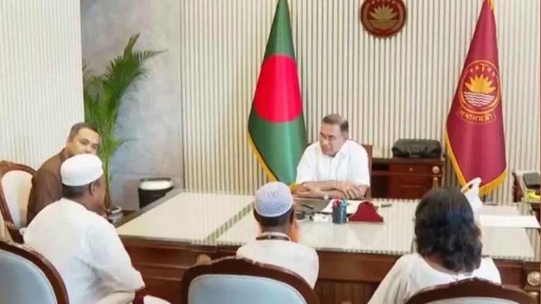 ৩৪ বছর ধরে গাছ লাগানো ভোলার সেই ইমামের সঙ্গে প্রধানমন্ত্রীর সাক্ষাৎ