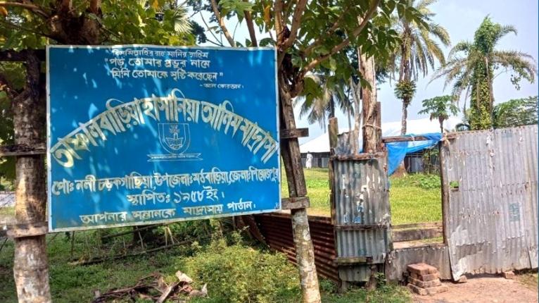 মঠবাড়িয়ার মাদ্রাসায় চার শিক্ষকের সনদ জালিয়াতির অভিযোগ