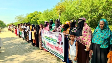 কুয়াকাটায় বেসরকারি প্রাথমিক বিদ্যালয় জাতীয়করণের দাবিতে মানববন্ধন