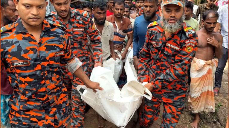 ট্রলার ধোয়া-মোছার কাজ করতে গিয়ে বিদ্যুৎস্পৃষ্ট হয়ে প্রাণ হারালেন দেলোয়ার হোসেন। ছবি : সংগৃহীত