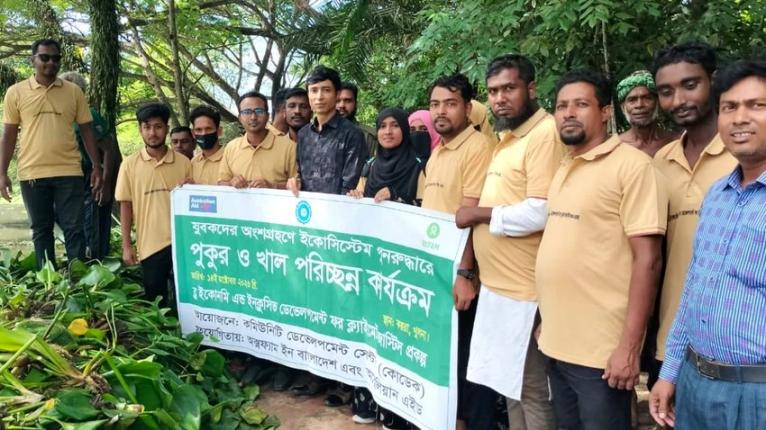 কয়রায় খাল-পুকুর পরিচ্ছন্নতায় যুবকদের উদ্যোগ