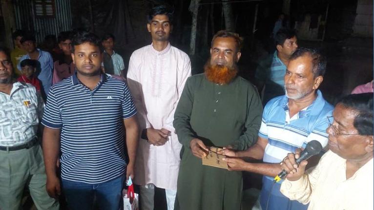 কালকিনিতে দুর্গাপূজার মণ্ডপে মিরাজ হাওলাদারের অনুদান