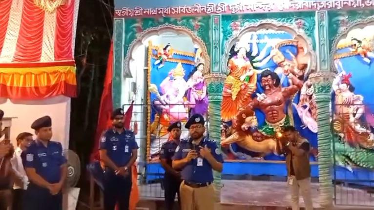 ভাণ্ডারিয়ায় দুর্গাপূজামণ্ডপ পরিদর্শন করলেন বরিশাল রেঞ্জের ডিআইজি