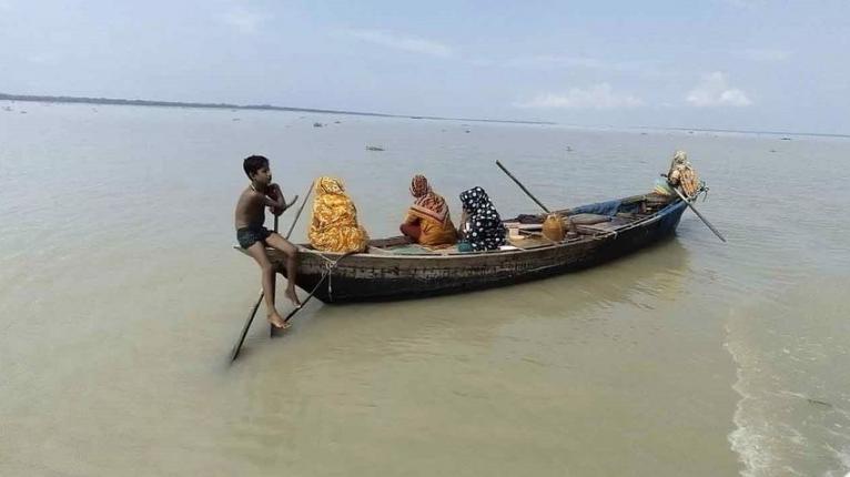 দশমিনায় ২২ দিনের নিষেধাজ্ঞা অমান্য করে মা ইলিশ শিকার, নদীতে নারী জেলেরাও