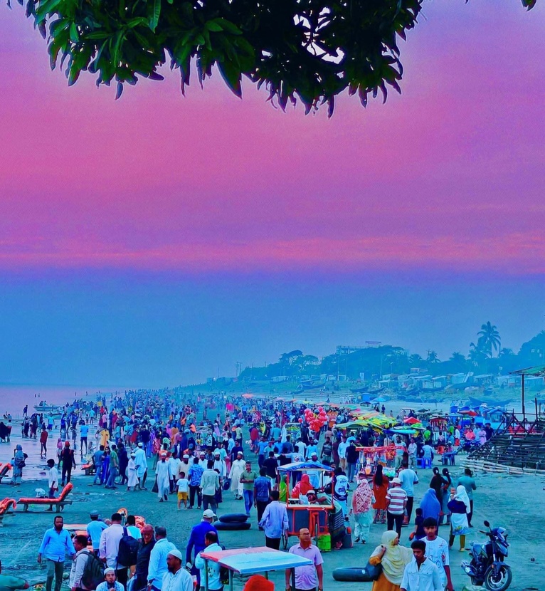 কুয়াকাটায় বীচ কার্নিভাল শুরু, লক্ষাধিক পর্যটকের সমাগম