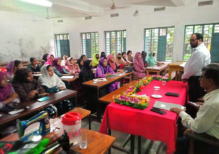 নেছারাবাদে ২১ দিনব্যাপী পোশাক তৈরি প্রশিক্ষণ শুরু