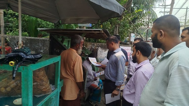 নেছারাবাদে ডেঙ্গু প্রতিরোধে পরিচ্ছন্নতা অভিযান, লিফলেট বিতরণ