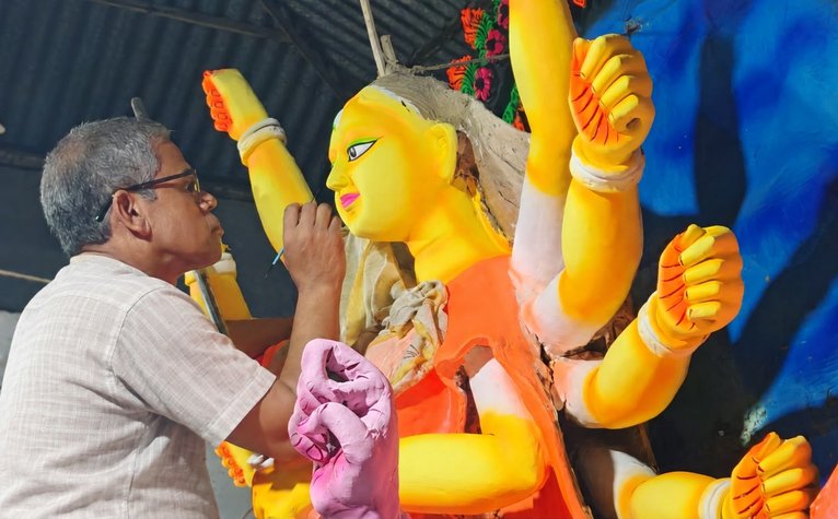 বাউফলে ৬৫ মণ্ডপে দুর্গাপূজার প্রস্তুতি শেষ পর্যায়ে