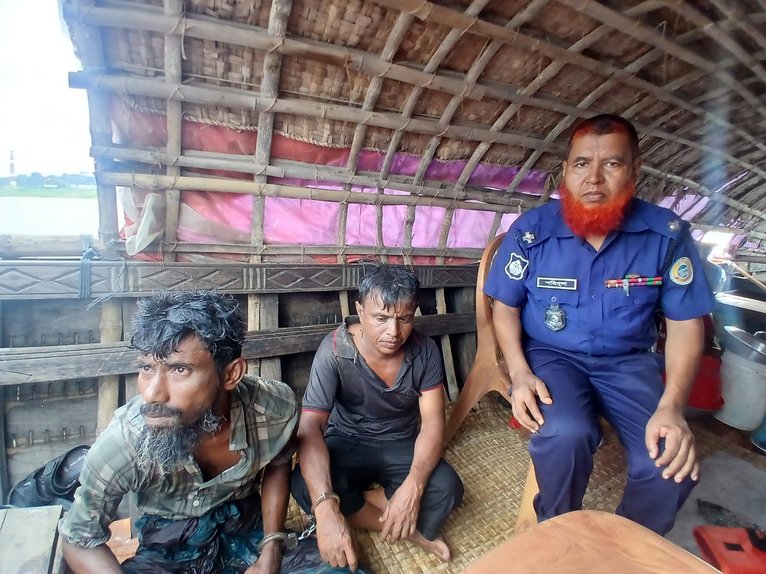 বাবুগঞ্জে মা ইলিশ শিকারে দুই জেলের ২০ দিনের কারাদণ্ড