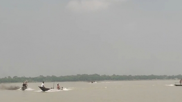 দুমকিতে মৎস্য অভিযানের স্পিডবোটে হামলা, জব্দ ২ নৌযান