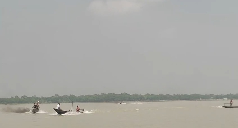 দুমকিতে মৎস্য অভিযানের স্পিডবোটে হামলা, জব্দ ২ নৌযান